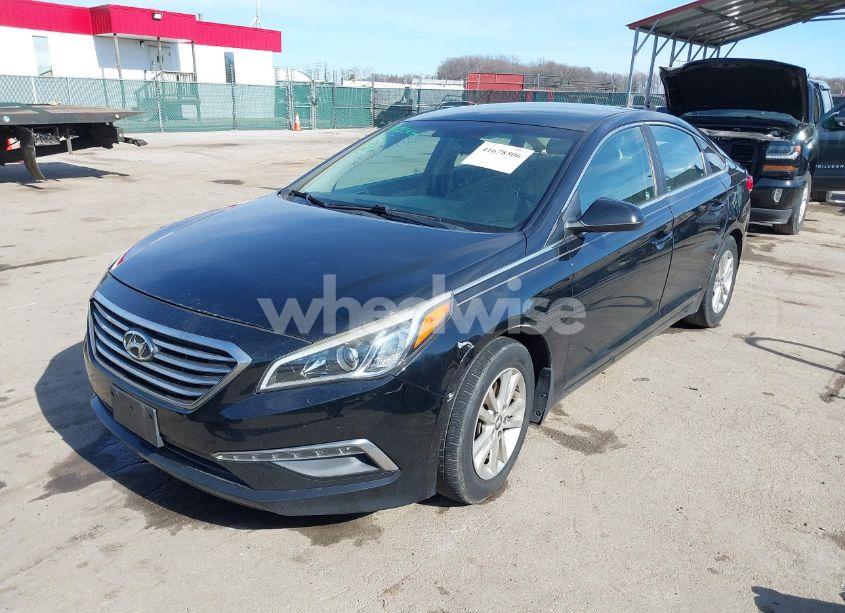Photo 2 of 2015 Hyundai Sonata SE (VIN 5NPE24AF8FH231881)
