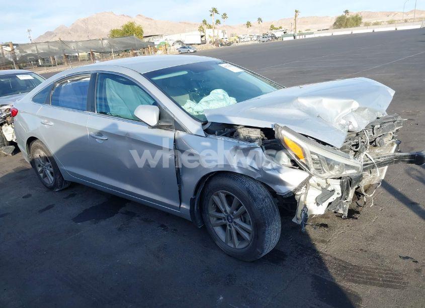2015 Hyundai Sonata SE (VIN 5NPE24AF8FH236868) main photo