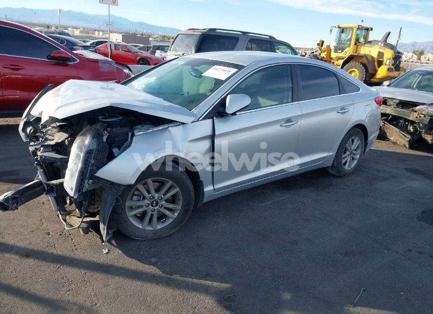 Photo 2 of 2015 Hyundai Sonata SE (VIN 5NPE24AF8FH236868)