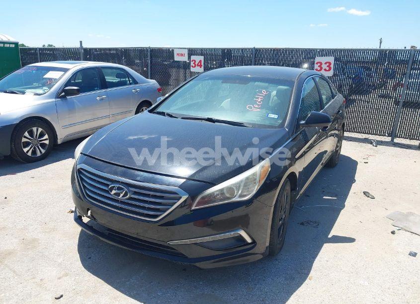 Photo 2 of 2015 Hyundai Sonata SE (VIN 5NPE24AF8FH244789)