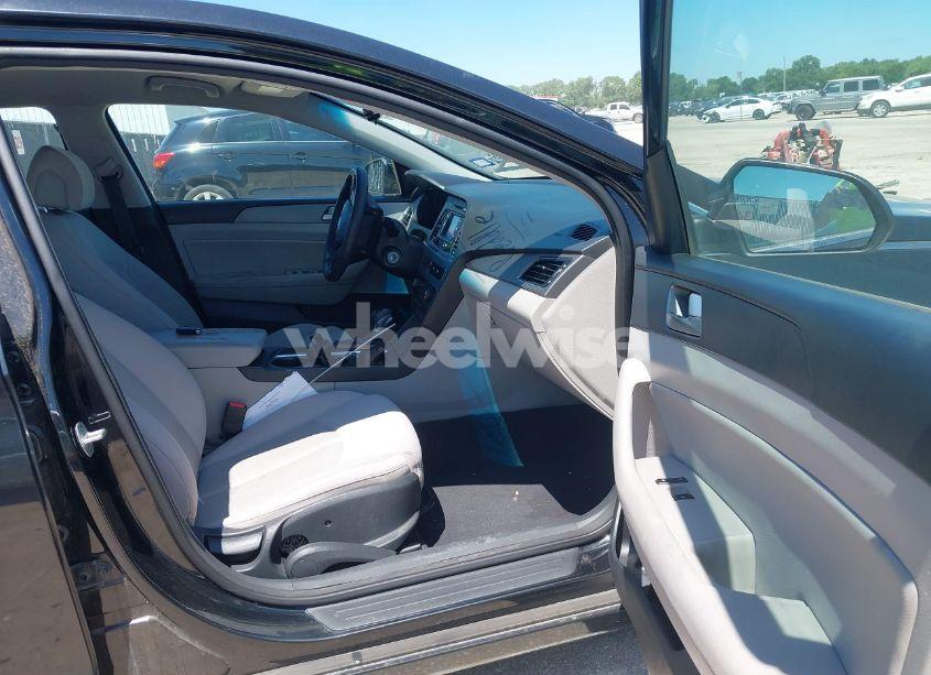 Photo 5 of 2015 Hyundai Sonata SE (VIN 5NPE24AF8FH244789)