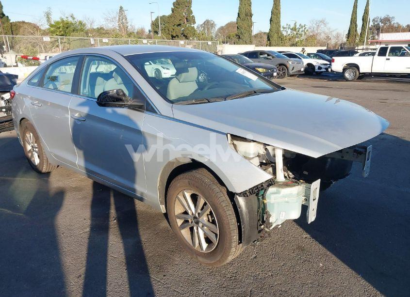 2015 Hyundai Sonata SE (VIN 5NPE24AF8FH246672) main photo