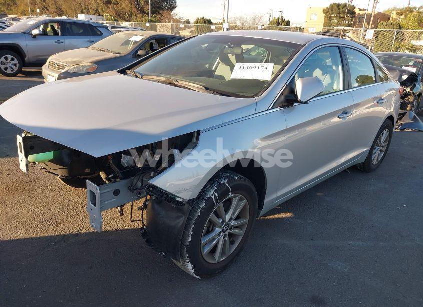 Photo 2 of 2015 Hyundai Sonata SE (VIN 5NPE24AF8FH246672)