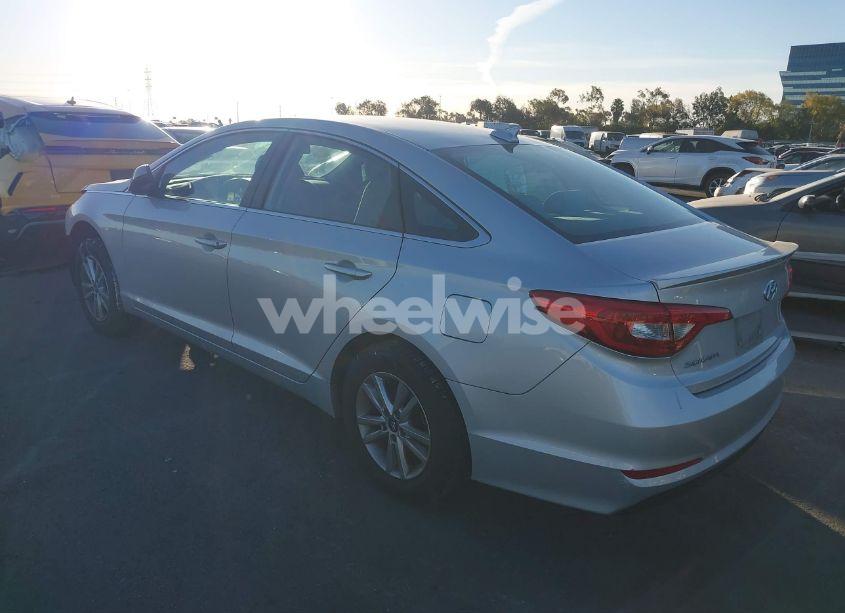 Photo 3 of 2015 Hyundai Sonata SE (VIN 5NPE24AF8FH246672)