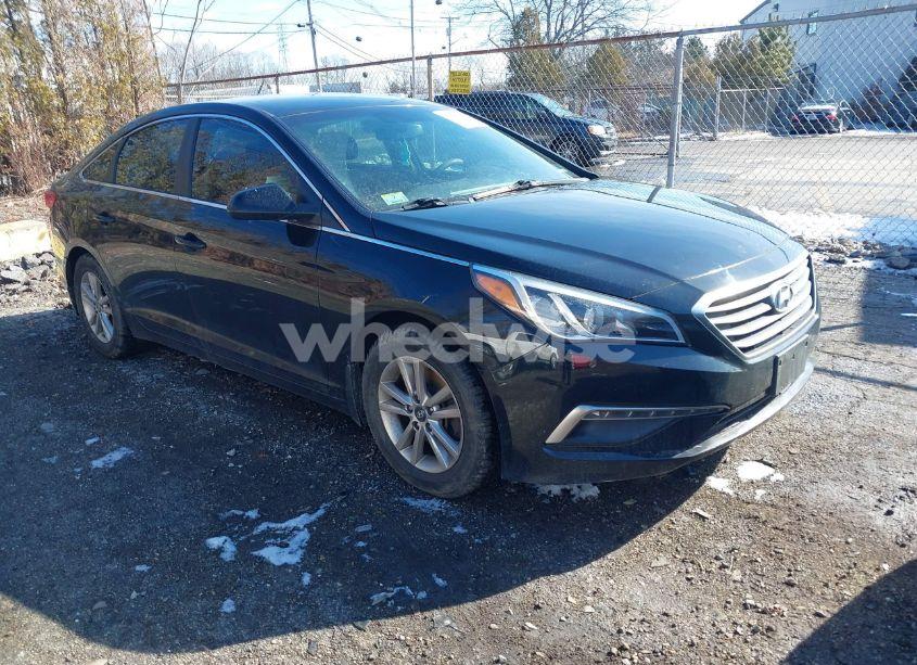 2015 Hyundai Sonata SE (VIN 5NPE24AF8FH247272) main photo