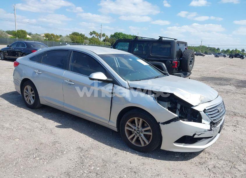 2016 Hyundai Sonata SE (VIN 5NPE24AF8GH260296) main photo