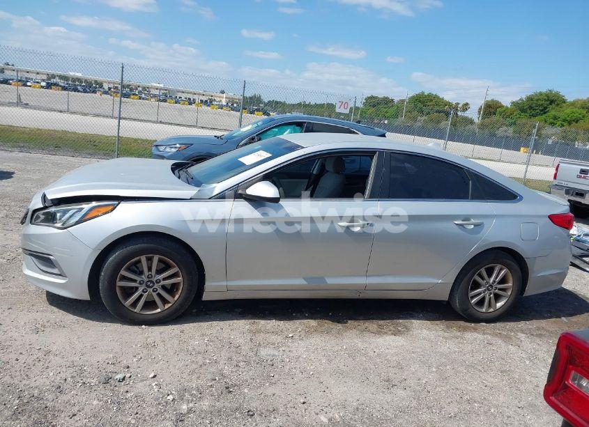 Photo 15 of 2016 Hyundai Sonata SE (VIN 5NPE24AF8GH260296)