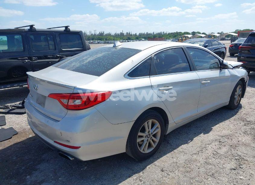 Photo 4 of 2016 Hyundai Sonata SE (VIN 5NPE24AF8GH260296)