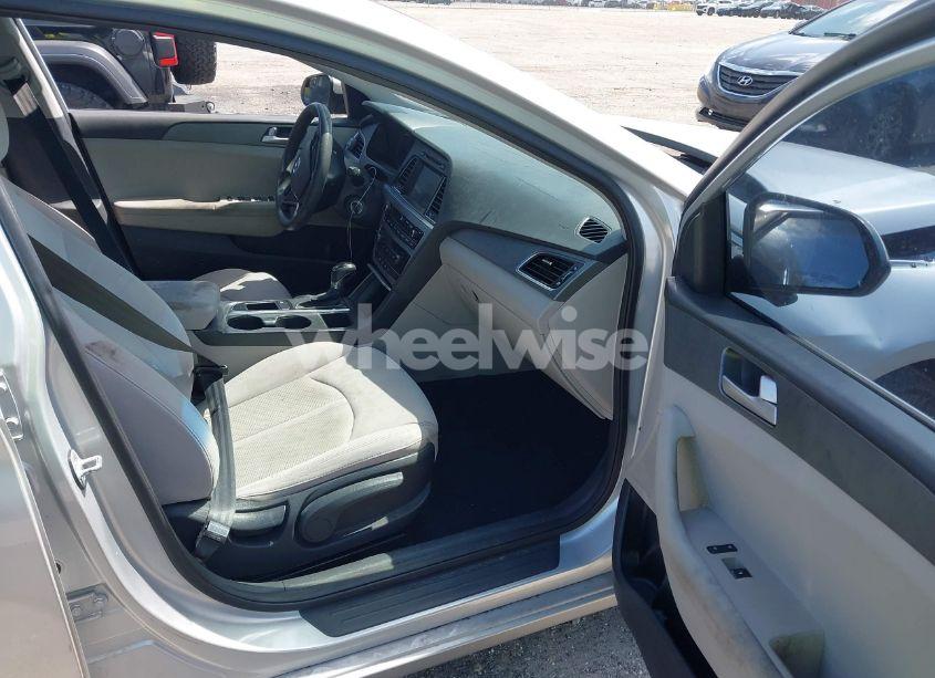 Photo 5 of 2016 Hyundai Sonata SE (VIN 5NPE24AF8GH260296)