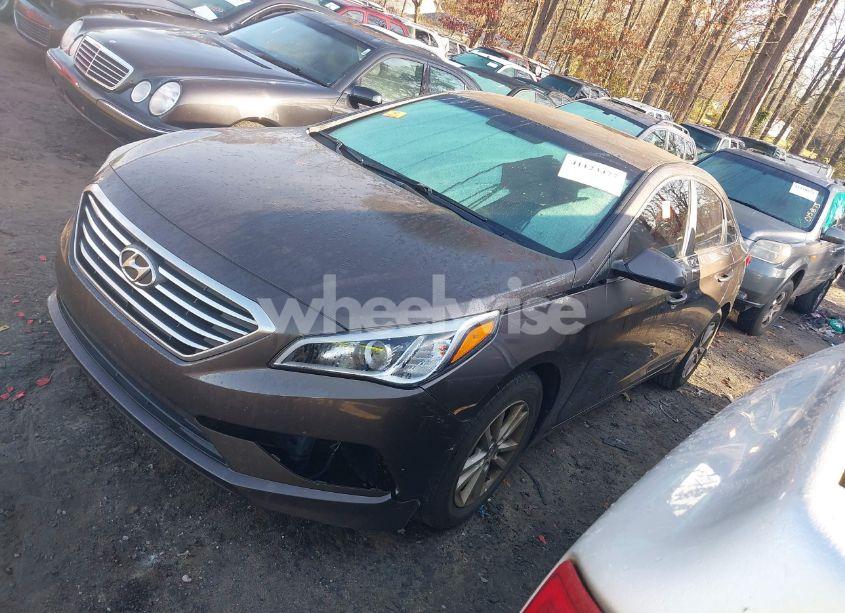Photo 2 of 2016 Hyundai Sonata SE (VIN 5NPE24AF8GH262047)