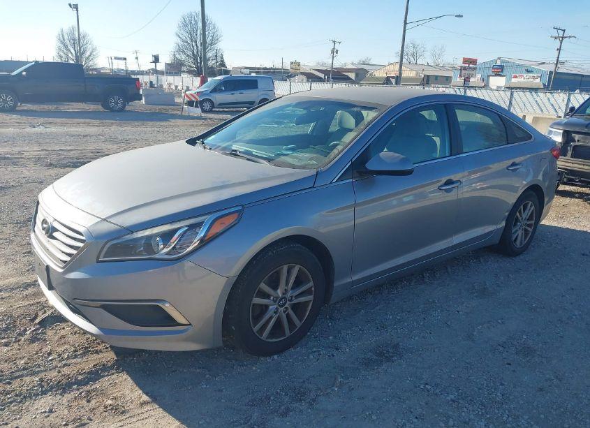 Photo 2 of 2016 Hyundai Sonata SE (VIN 5NPE24AF8GH263733)