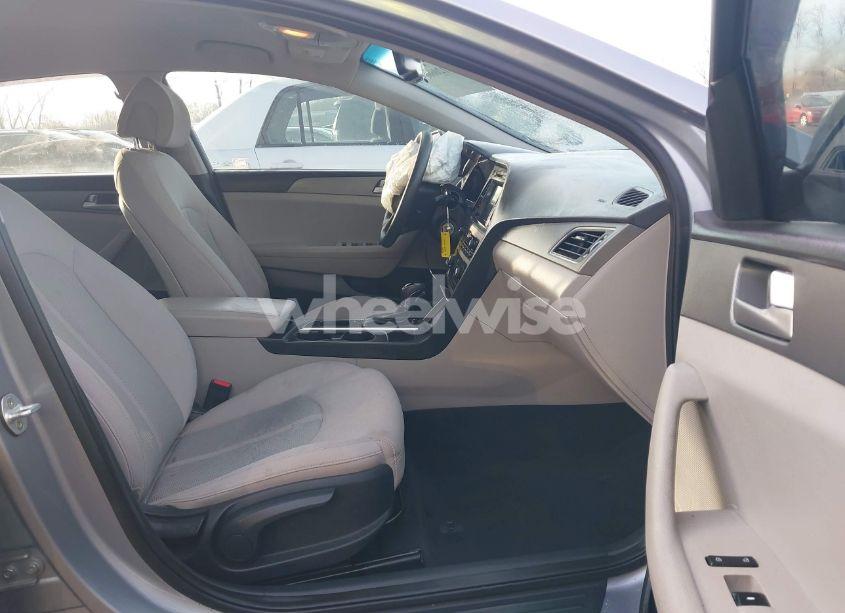 Photo 5 of 2016 Hyundai Sonata SE (VIN 5NPE24AF8GH267488)