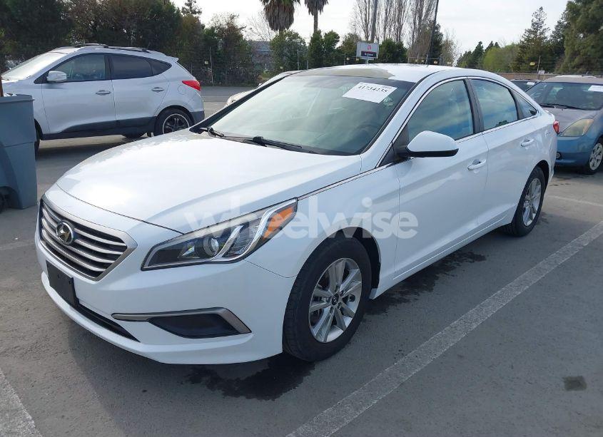 Photo 2 of 2016 Hyundai Sonata SE (VIN 5NPE24AF8GH275249)
