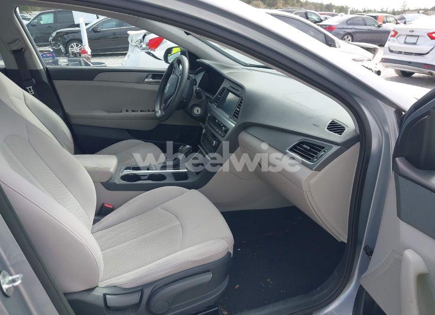 Photo 5 of 2016 Hyundai Sonata SE (VIN 5NPE24AF8GH286199)