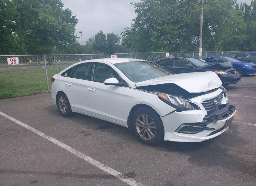 2016 Hyundai Sonata SE (VIN 5NPE24AF8GH292150) main photo