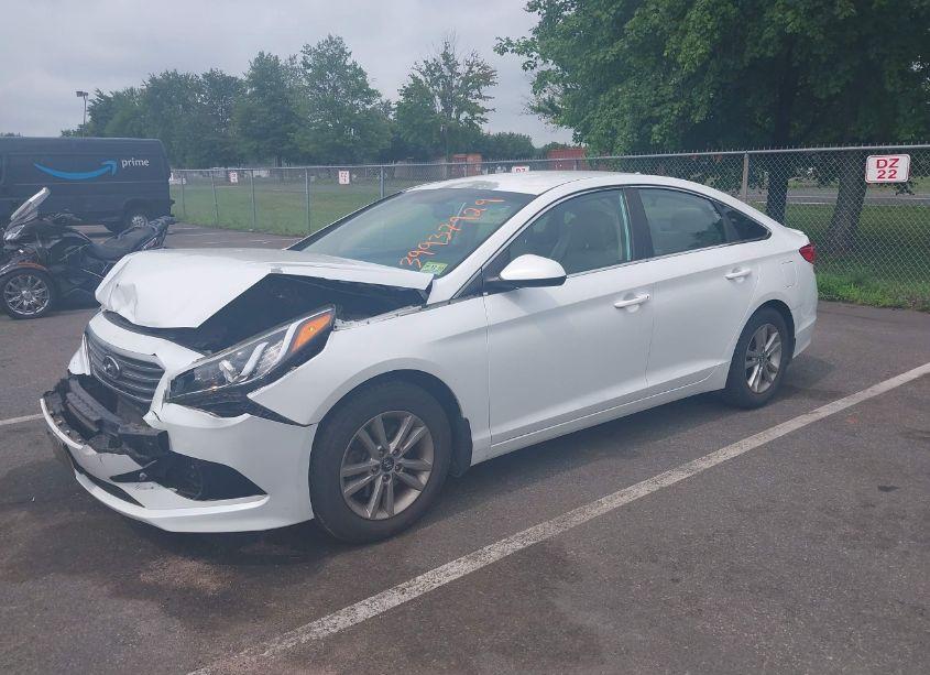 Photo 2 of 2016 Hyundai Sonata SE (VIN 5NPE24AF8GH292150)