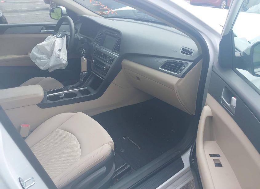 Photo 5 of 2016 Hyundai Sonata SE (VIN 5NPE24AF8GH292150)
