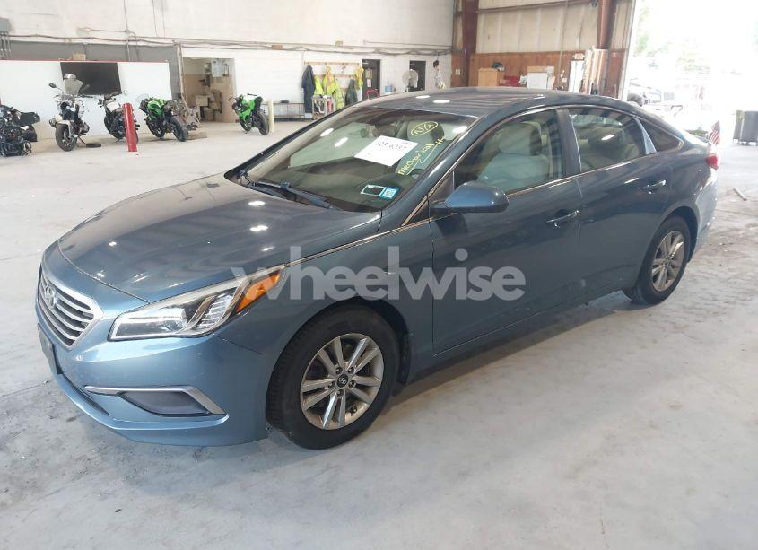 Photo 2 of 2016 Hyundai Sonata SE (VIN 5NPE24AF8GH297610)