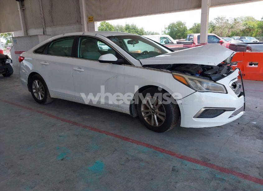 2016 Hyundai Sonata SE (VIN 5NPE24AF8GH304295) main photo