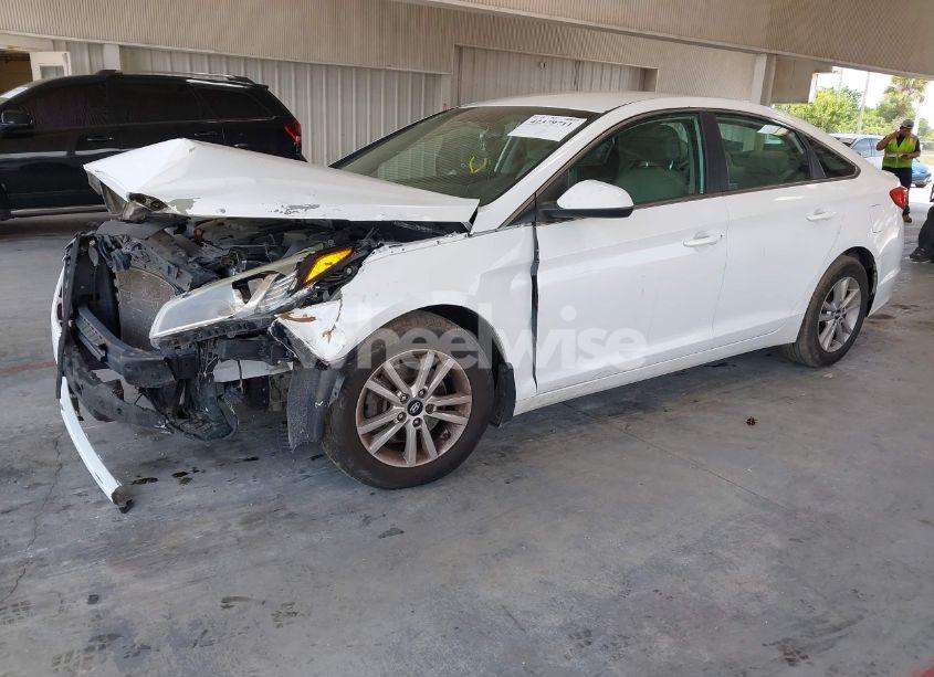 Photo 2 of 2016 Hyundai Sonata SE (VIN 5NPE24AF8GH304295)