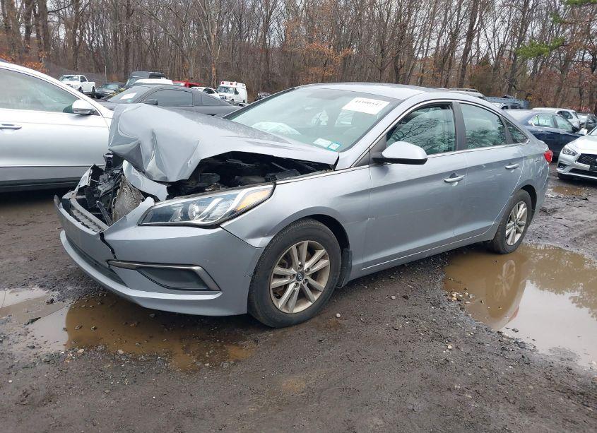 Photo 2 of 2016 Hyundai Sonata SE (VIN 5NPE24AF8GH304507)