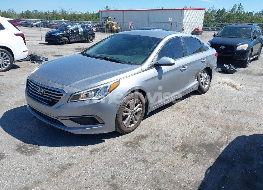 Photo 2 of 2016 Hyundai Sonata SE (VIN 5NPE24AF8GH310601)