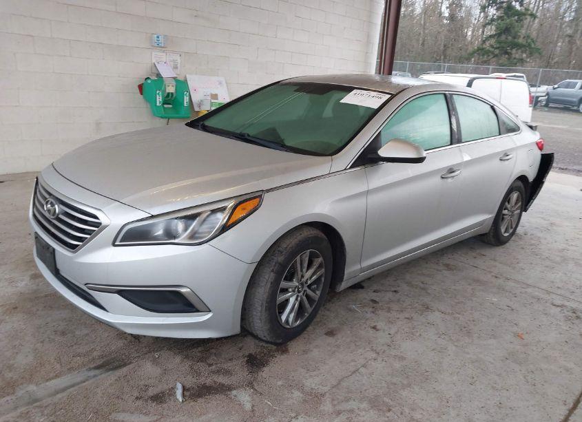 Photo 2 of 2016 Hyundai Sonata SE (VIN 5NPE24AF8GH318844)
