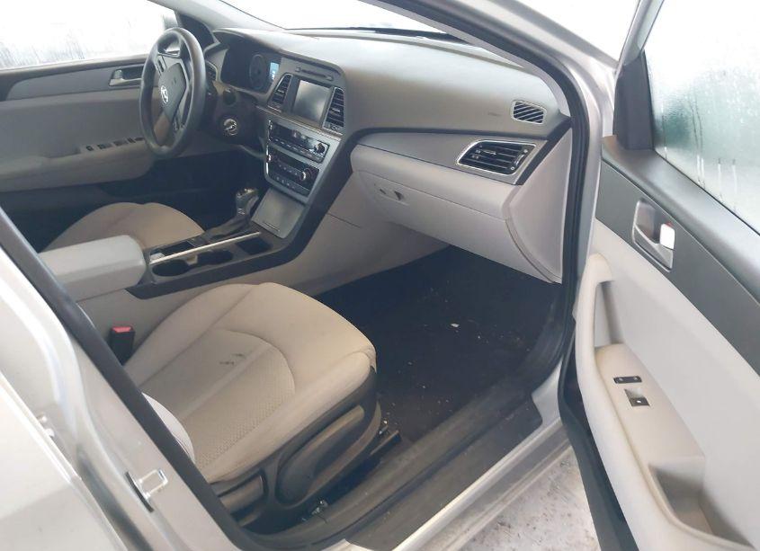 Photo 5 of 2016 Hyundai Sonata SE (VIN 5NPE24AF8GH318844)