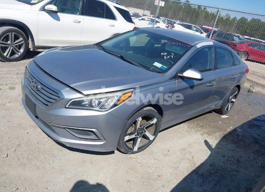 Photo 2 of 2016 Hyundai Sonata SE (VIN 5NPE24AF8GH319637)
