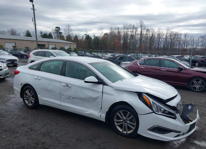 2016 Hyundai Sonata SE (VIN 5NPE24AF8GH322019) main photo