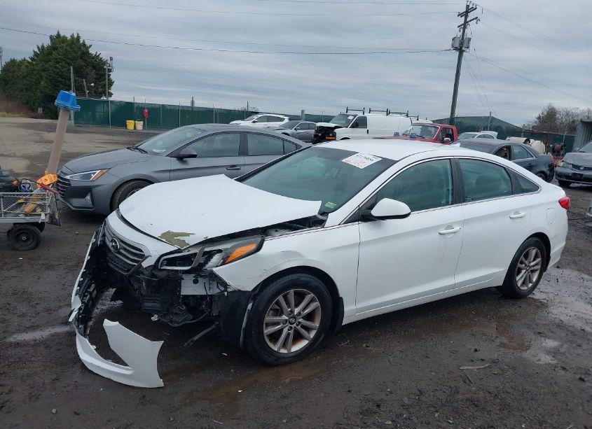 Photo 2 of 2016 Hyundai Sonata SE (VIN 5NPE24AF8GH322019)