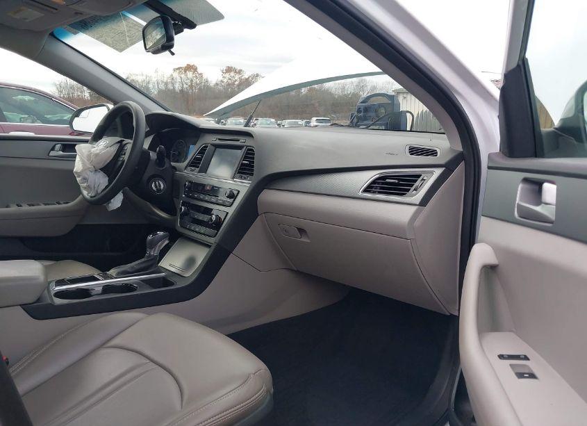 Photo 5 of 2016 Hyundai Sonata SE (VIN 5NPE24AF8GH322019)