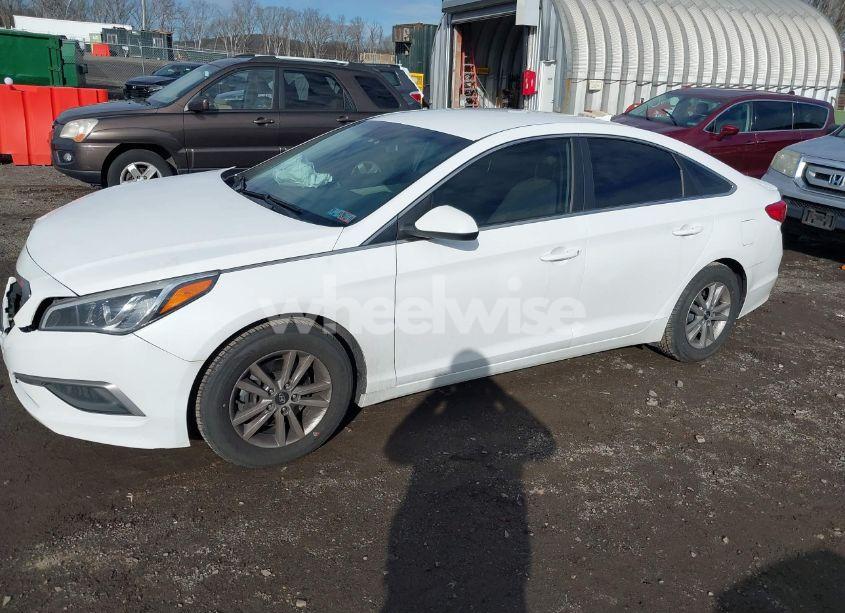 Photo 2 of 2016 Hyundai Sonata SE (VIN 5NPE24AF8GH323316)