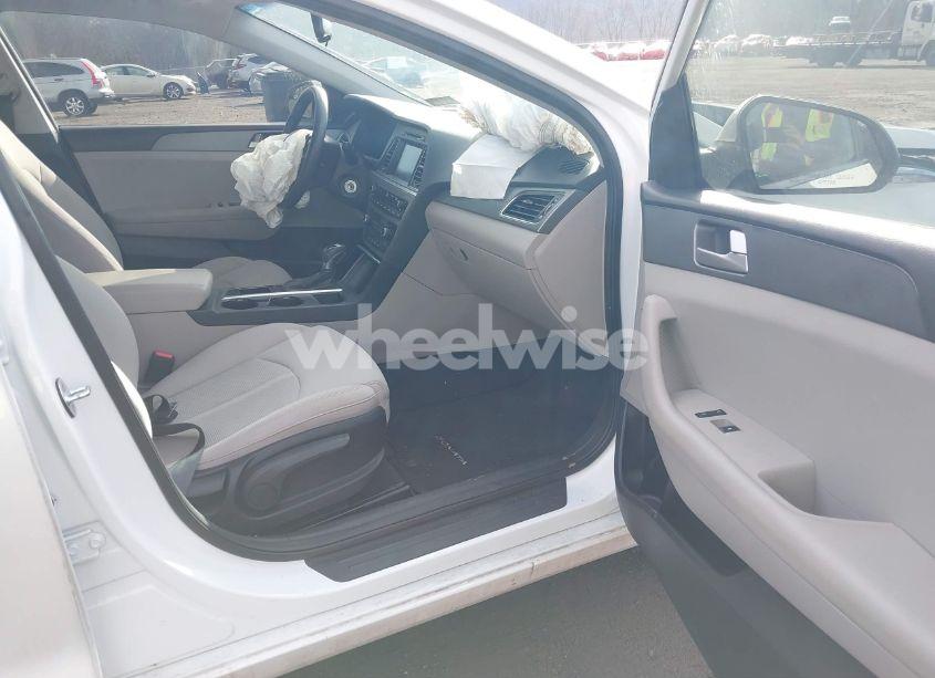 Photo 5 of 2016 Hyundai Sonata SE (VIN 5NPE24AF8GH323316)