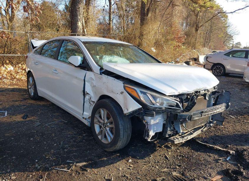 2016 Hyundai Sonata SE (VIN 5NPE24AF8GH328418) main photo