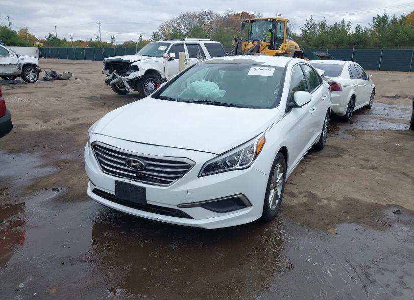Photo 2 of 2016 Hyundai Sonata SE (VIN 5NPE24AF8GH328726)