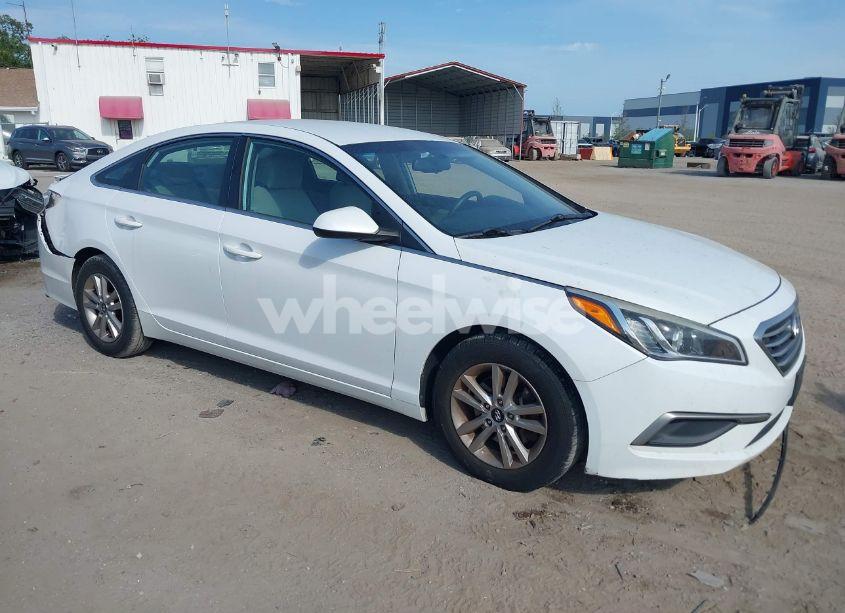 2016 Hyundai Sonata SE (VIN 5NPE24AF8GH330833) main photo