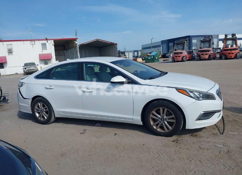Photo 13 of 2016 Hyundai Sonata SE (VIN 5NPE24AF8GH330833)