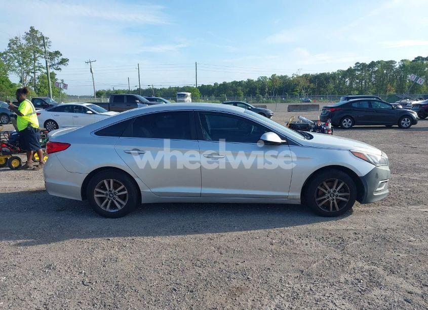 Photo 13 of 2016 Hyundai Sonata SE (VIN 5NPE24AF8GH350287)