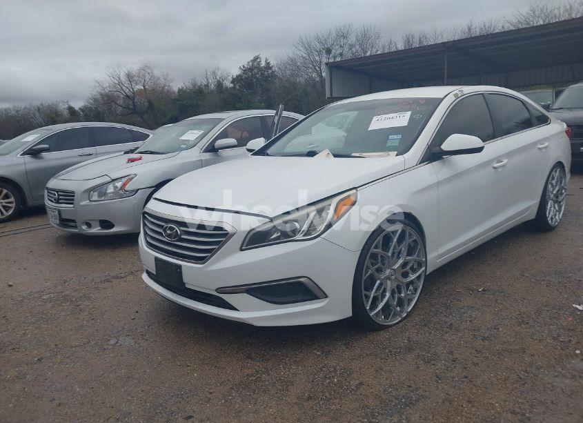 Photo 2 of 2016 Hyundai Sonata SE (VIN 5NPE24AF8GH352640)