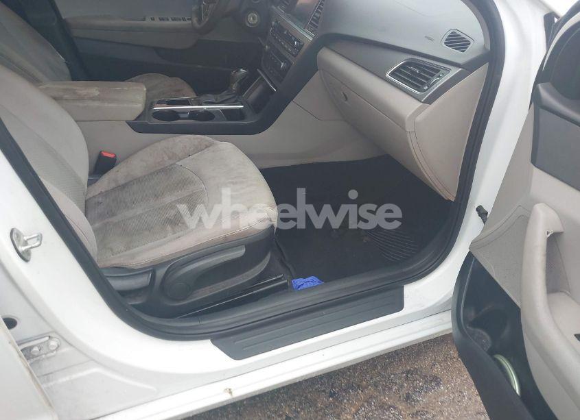 Photo 5 of 2016 Hyundai Sonata SE (VIN 5NPE24AF8GH352640)