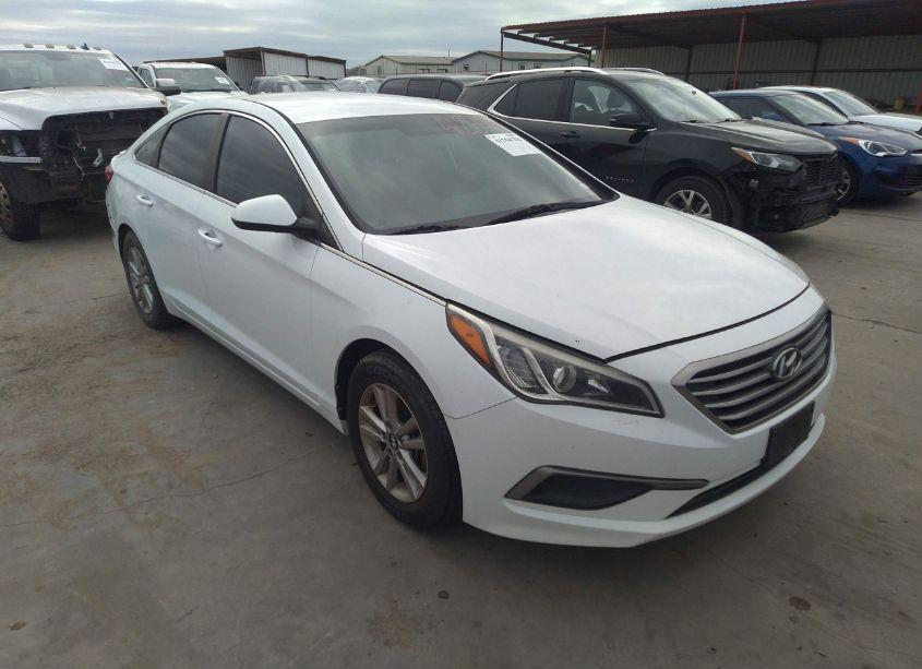2016 Hyundai Sonata SE (VIN 5NPE24AF8GH369678) main photo
