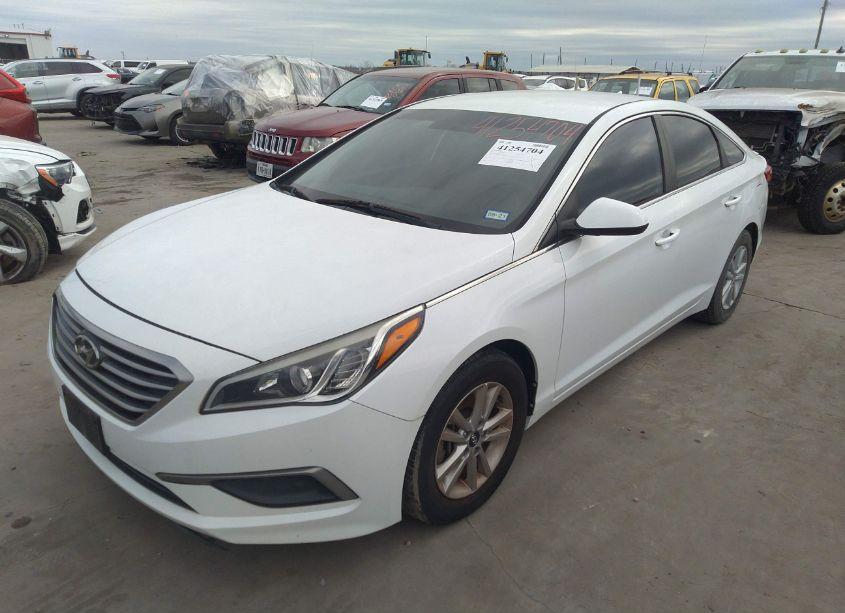Photo 2 of 2016 Hyundai Sonata SE (VIN 5NPE24AF8GH369678)
