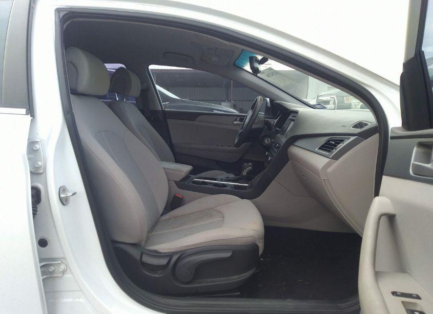 Photo 5 of 2016 Hyundai Sonata SE (VIN 5NPE24AF8GH369678)