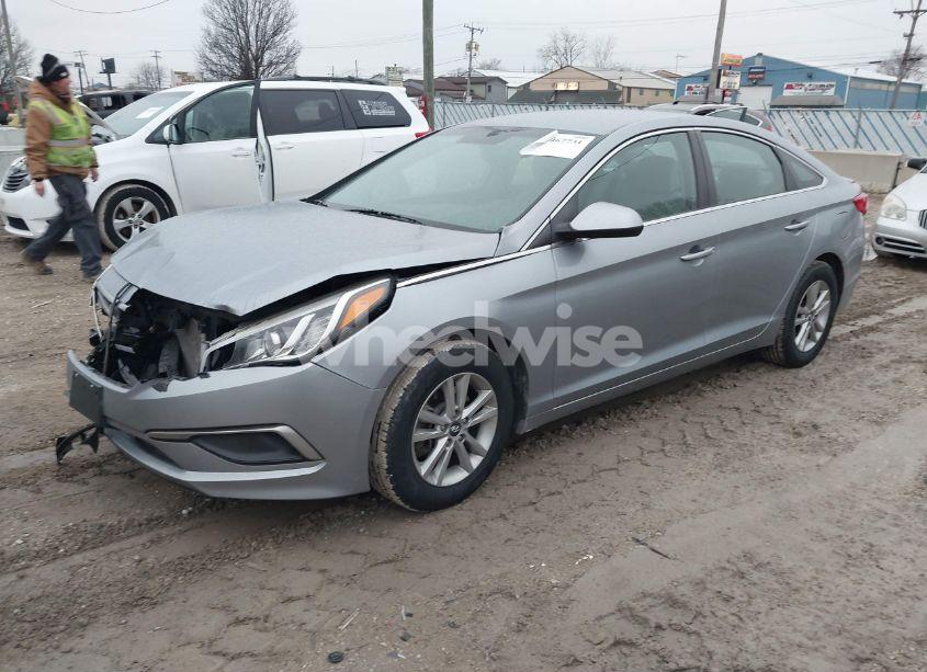 Photo 2 of 2016 Hyundai Sonata SE (VIN 5NPE24AF8GH373245)