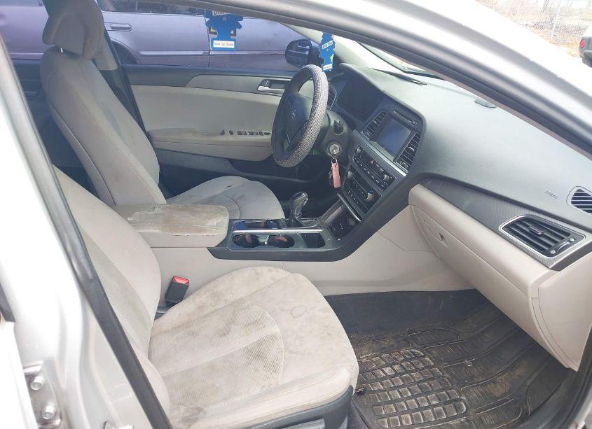 Photo 5 of 2016 Hyundai Sonata SE (VIN 5NPE24AF8GH373424)