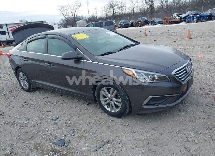 2016 Hyundai Sonata SE (VIN 5NPE24AF8GH385542) main photo