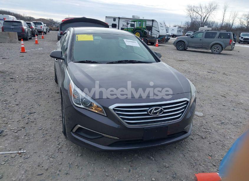 Photo 11 of 2016 Hyundai Sonata SE (VIN 5NPE24AF8GH385542)