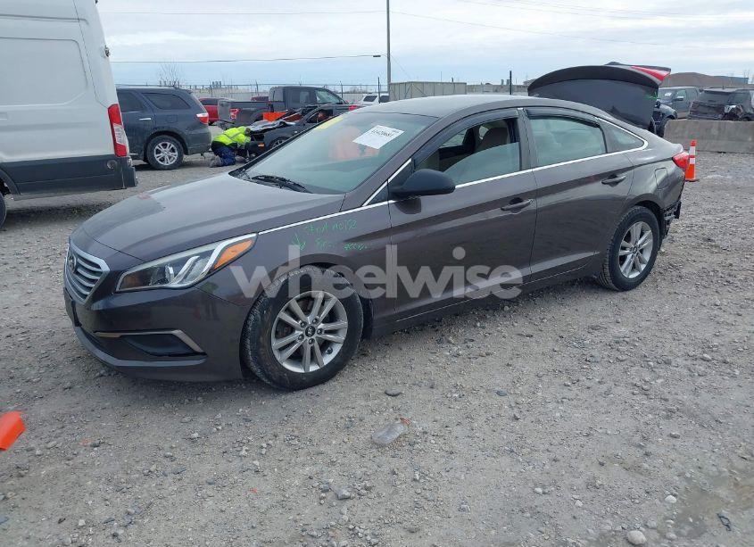 Photo 2 of 2016 Hyundai Sonata SE (VIN 5NPE24AF8GH385542)