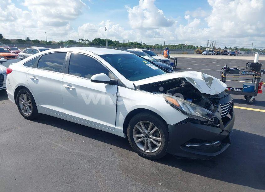 2016 Hyundai Sonata SE (VIN 5NPE24AF8GH404056) main photo